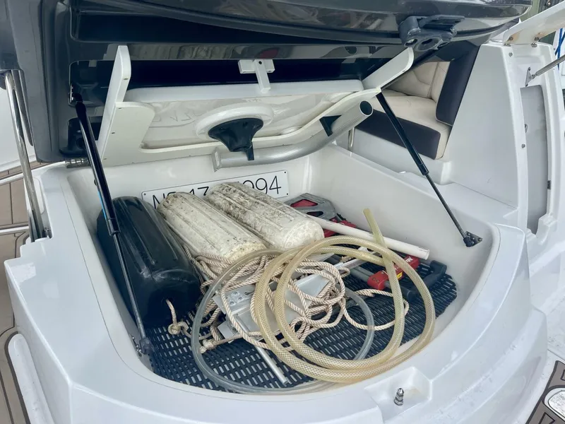 Slide: The Image of Monterey 335 Sport Yacht 2016 - 3735488