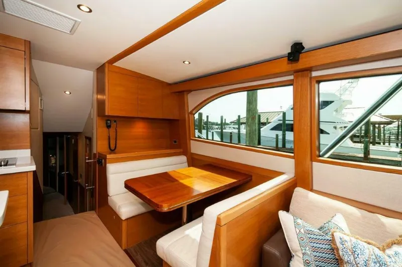 Slide: The Image of 2016 Hatteras GT60 KNOT ON CALL Dinette - 3748473