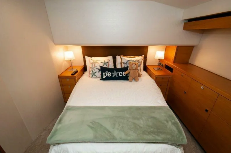 Slide: The Image of 2016 Hatteras GT60 KNOT ON CALL Master SR - 3748463