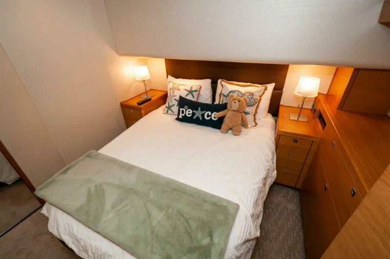 Slide: The Image of 2016 Hatteras GT60 KNOT ON CALL Master SR 3 - 3748476