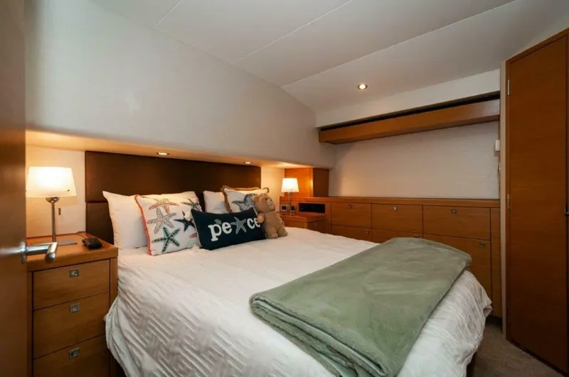 Slide: The Image of 2016 Hatteras GT60 KNOT ON CALL Master SR 4 - 3748477