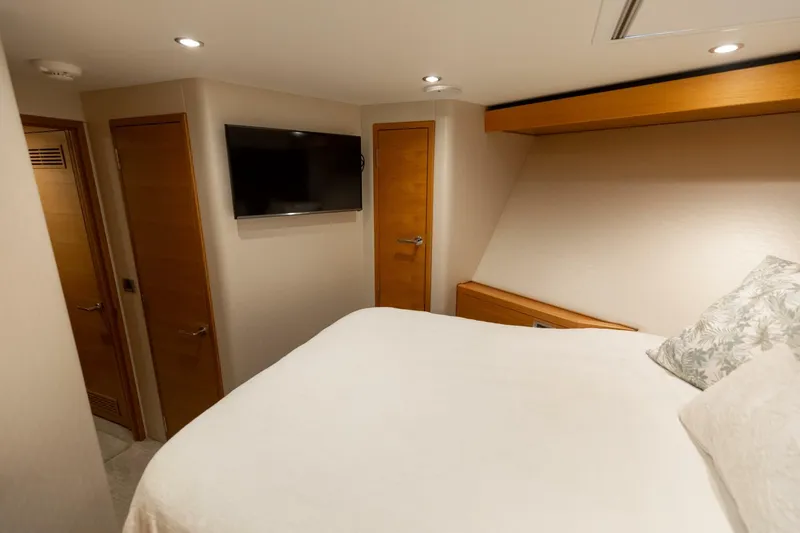 Slide: The Image of 2016 Hatteras GT60 KNOT ON CALL VIP Stateroom 1 - 3858118