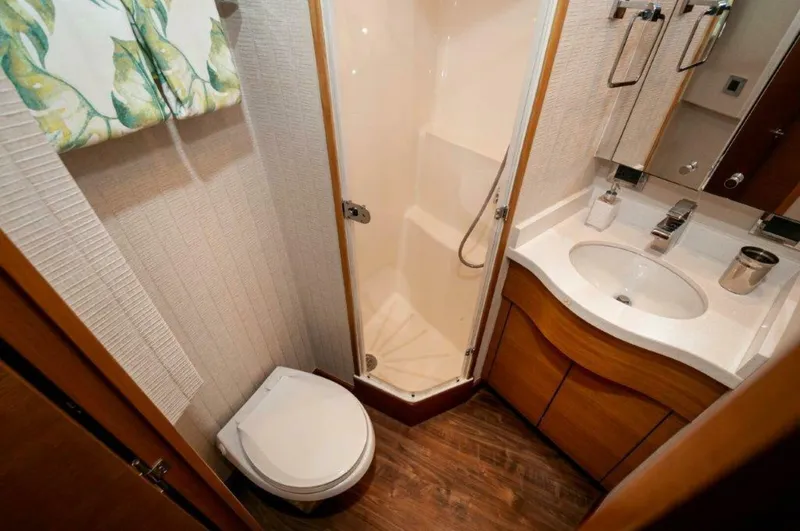 Slide: The Image of 2016 Hatteras GT60 KNOT ON CALL VIP Head - 3748483