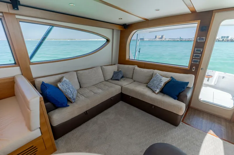 Slide: The Image of 2016 Hatteras GT60 KNOT ON CALL Salon 2 - 3858100