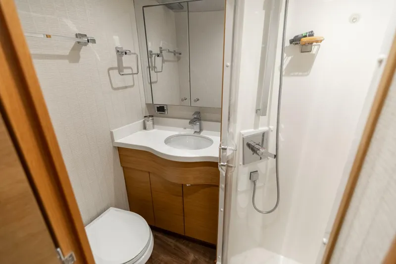 Slide: The Image of 2016 Hatteras GT60 KNOT ON CALL Guest Head - 3858066