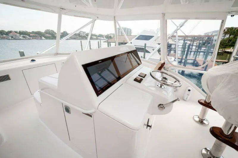 Slide: The Image of 2016 Hatteras GT60 KNOT ON CALL Helm - 3748489