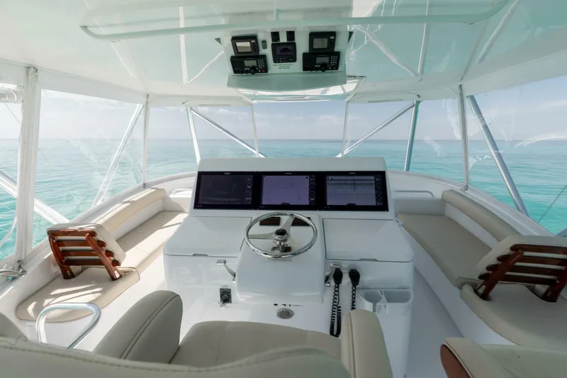 Slide: The Image of 2016 Hatteras GT60 KNOT ON CALL Helm - 3858074