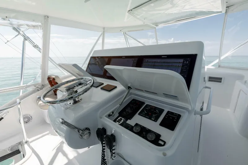 Slide: The Image of 2016 Hatteras GT60 KNOT ON CALL Helm 1 - 3858069