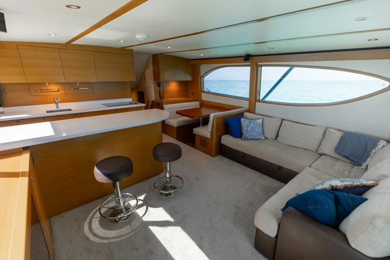 Slide: The Image of 2016 Hatteras GT60 KNOT ON CALL Salon - 3858106