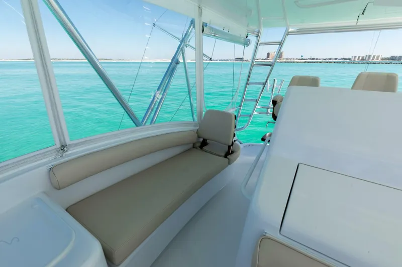 Slide: The Image of 2016 Hatteras GT60 KNOT ON CALL Flybridge Seating 1 - 3858062