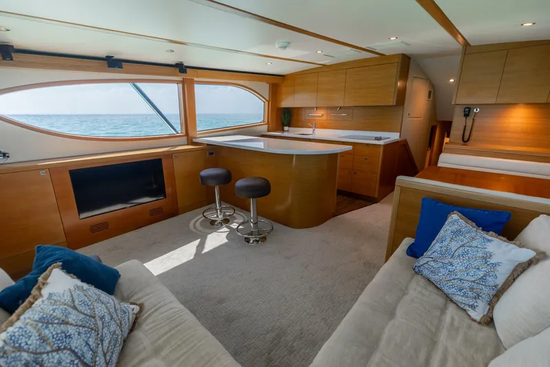 Slide: The Image of 2016 Hatteras GT60 KNOT ON CALL Salon 1 - 3858098