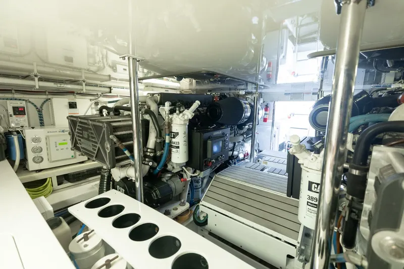 Slide: The Image of 2016 Hatteras GT60 KNOT ON CALL Engine Room - 3858061