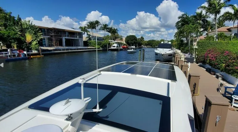 Slide: The Image of Greenline 40 Hybrid 2023 - 3742021