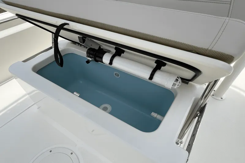 Slide: The Image of Boston Whaler 190 Montauk 2025 - 5