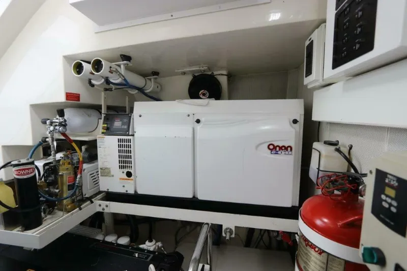 Slide: The Image of Lazzara Yachts LSX 75 2009 - 3755331