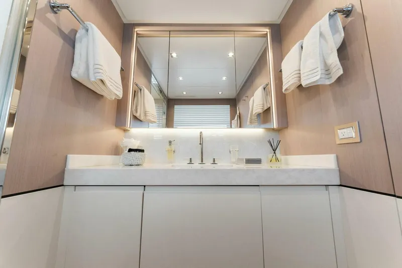 Slide: The Image of Mangusta 33M Gransport 2020 - 4313573