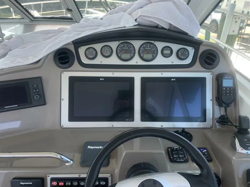 Slide: The Image of Cruisers Yachts 420 Sports Coupe 2011 - 3770039