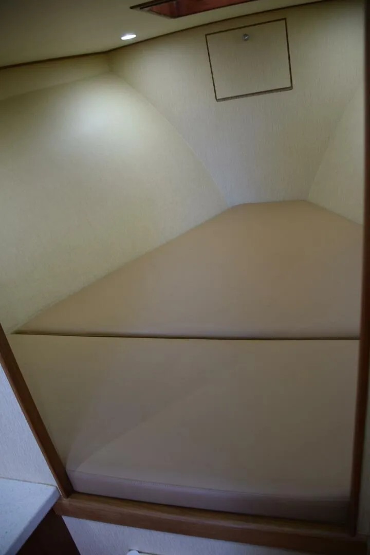 Slide: The Image of Berth Forward    - 3771375