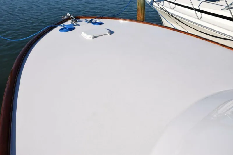 Slide: The Image of Non Skid Foredeck    - 3771419