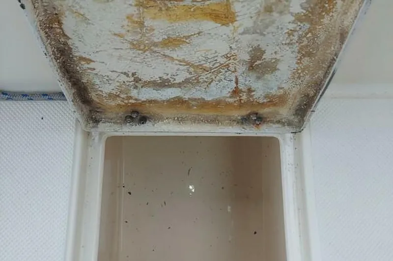 Slide: The Image of Island Packet 27 1985 - 3776768