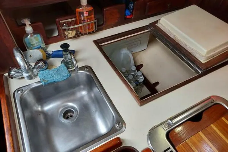 Slide: The Image of Island Packet 27 1985 - 3776776