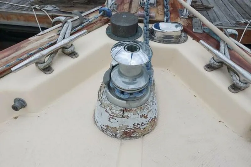 Slide: The Image of Island Packet 27 1985 - 3776758