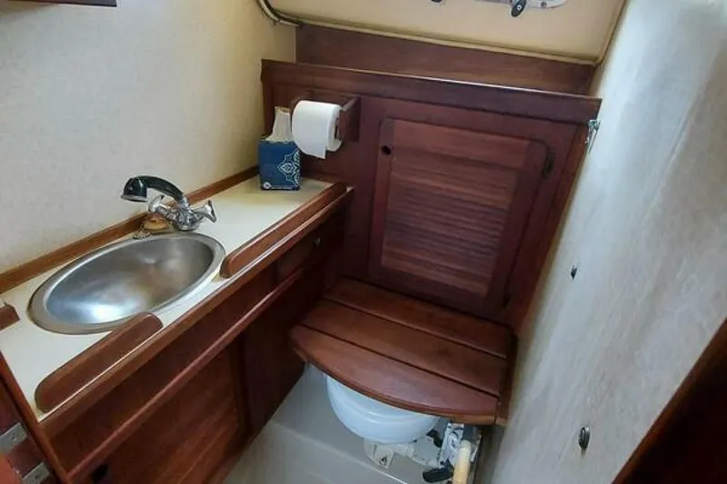 Slide: The Image of Island Packet 27 1985 - 3776777