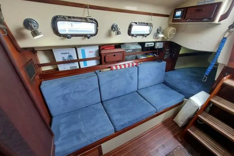 Slide: The Image of Island Packet 27 1985 - 3776778