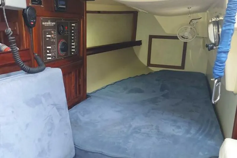 Slide: The Image of Island Packet 27 1985 - 3776779