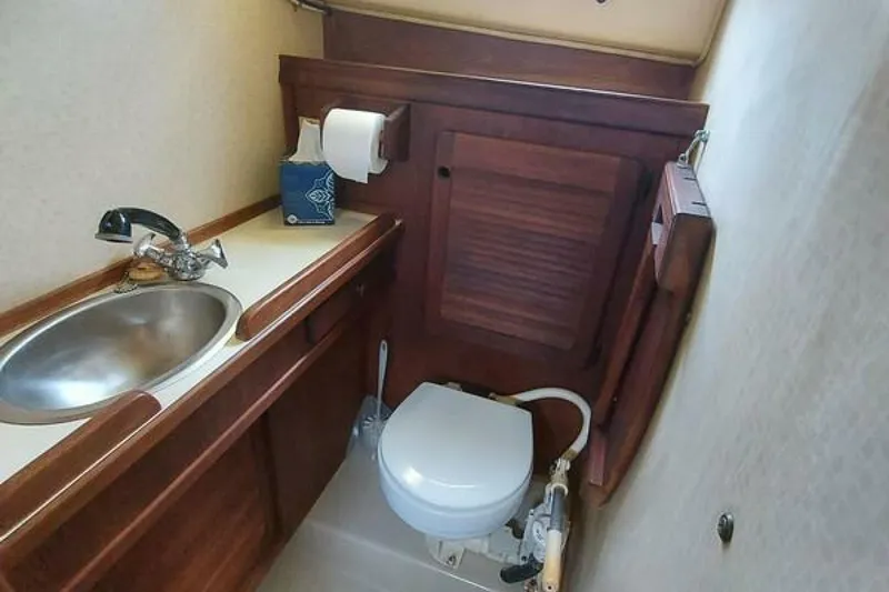 Slide: The Image of Island Packet 27 1985 - 3776780