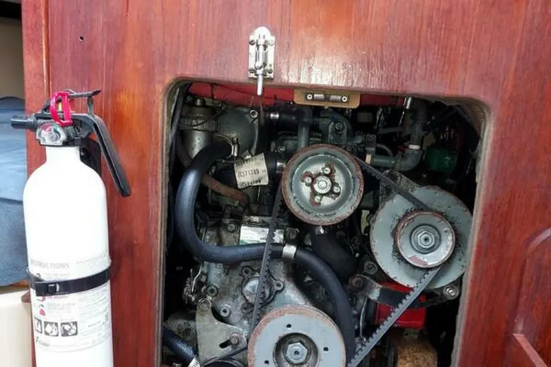 Slide: The Image of Island Packet 27 1985 - 3776781