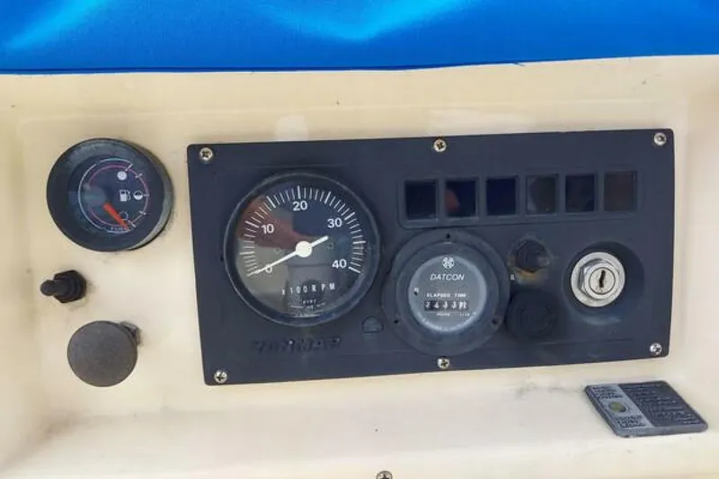 Slide: The Image of Island Packet 27 1985 - 3776783