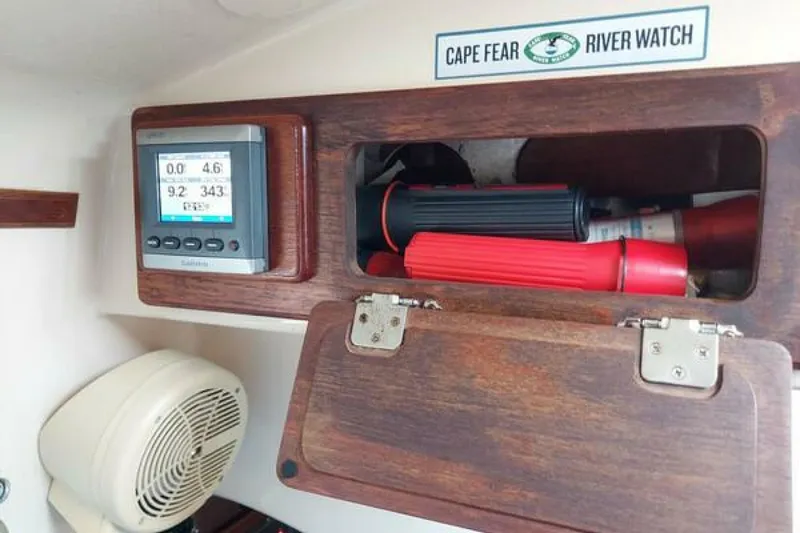 Slide: The Image of Island Packet 27 1985 - 3776784