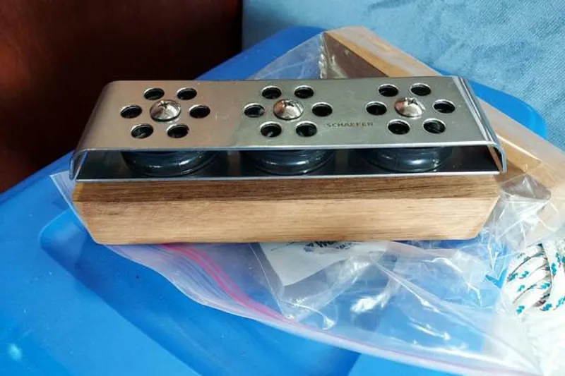 Slide: The Image of Island Packet 27 1985 - 3776786