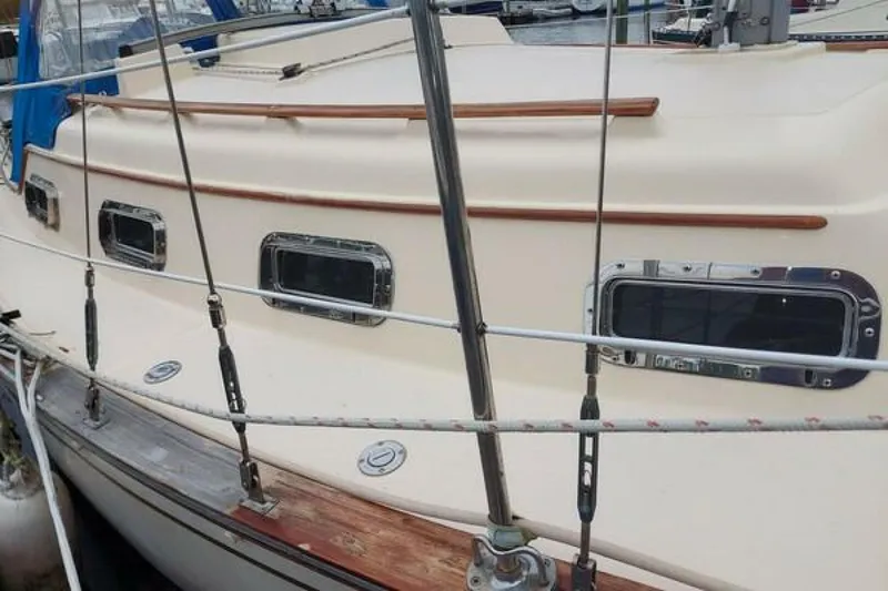 Slide: The Image of Island Packet 27 1985 - 3776791