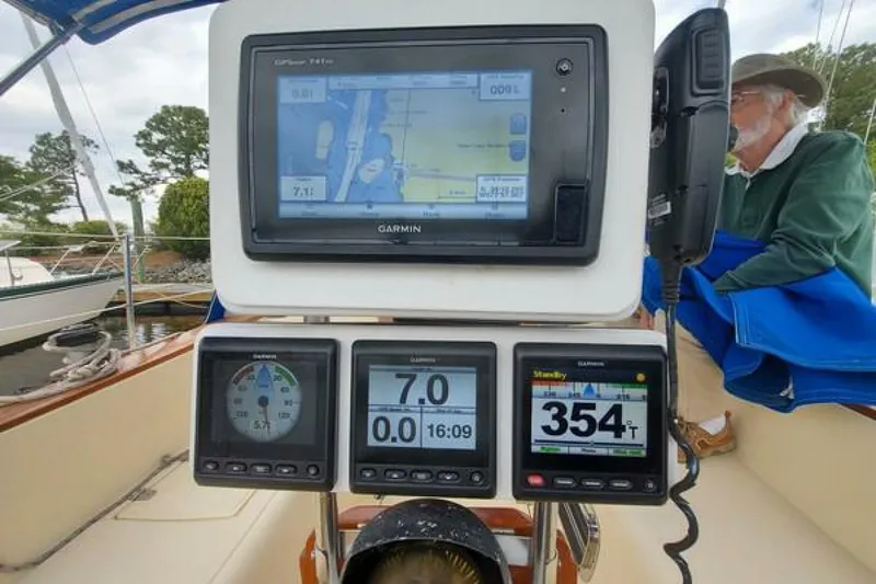 Slide: The Image of Island Packet 27 1985 - 3776761