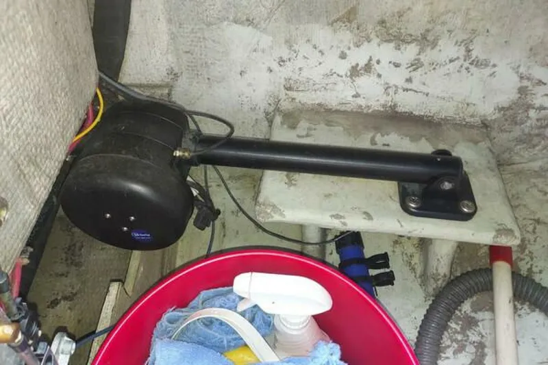 Slide: The Image of Island Packet 27 1985 - 3776764