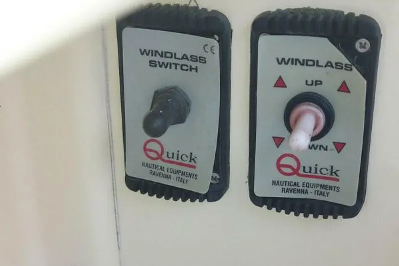 Slide: The Image of Island Packet 27 1985 - 3776765