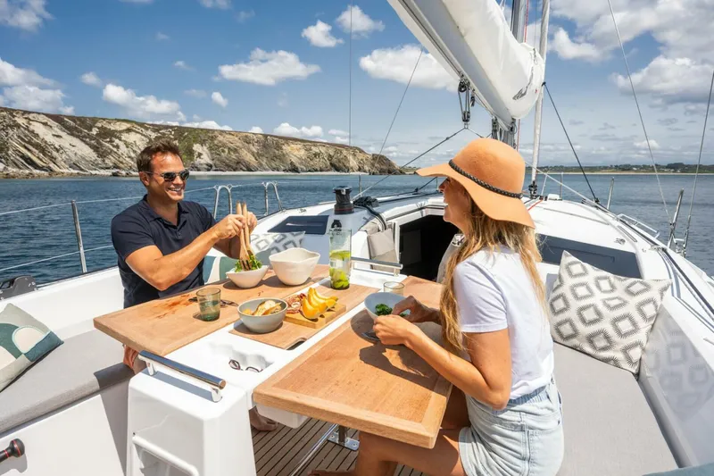 Slide: The Image of New Beneteau OCEANIS 37.1 Ideal for entertaining  - 3868541