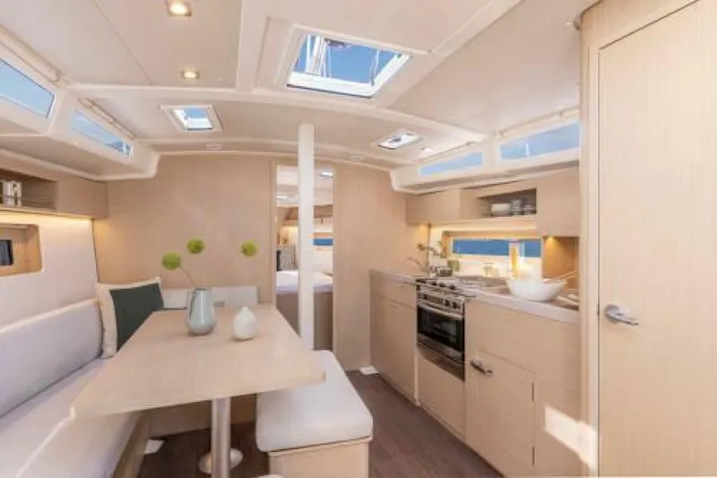 Slide: The Image of New Beneteau OCEANIS 37.1 Salon - 4022223