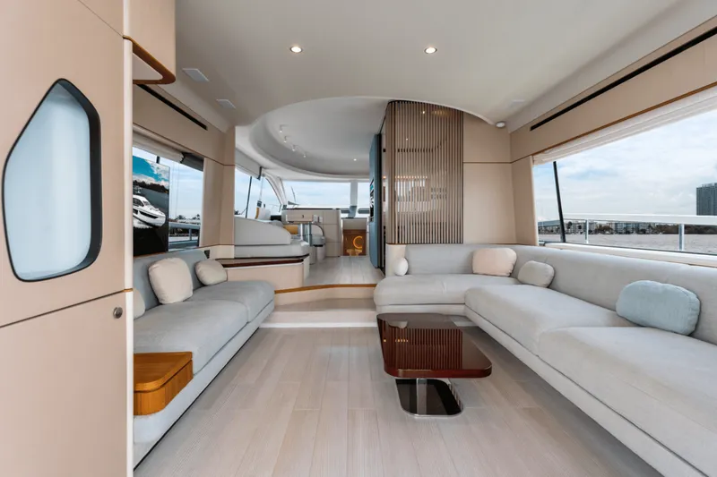 Slide: The Image of Azimut 68 FLY 2023 - 3804403