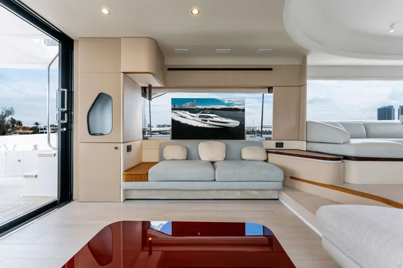 Slide: The Image of Azimut 68 FLY 2023 - 3804405