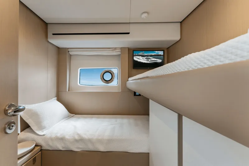 Slide: The Image of Azimut 68 FLY 2023 - 3804428