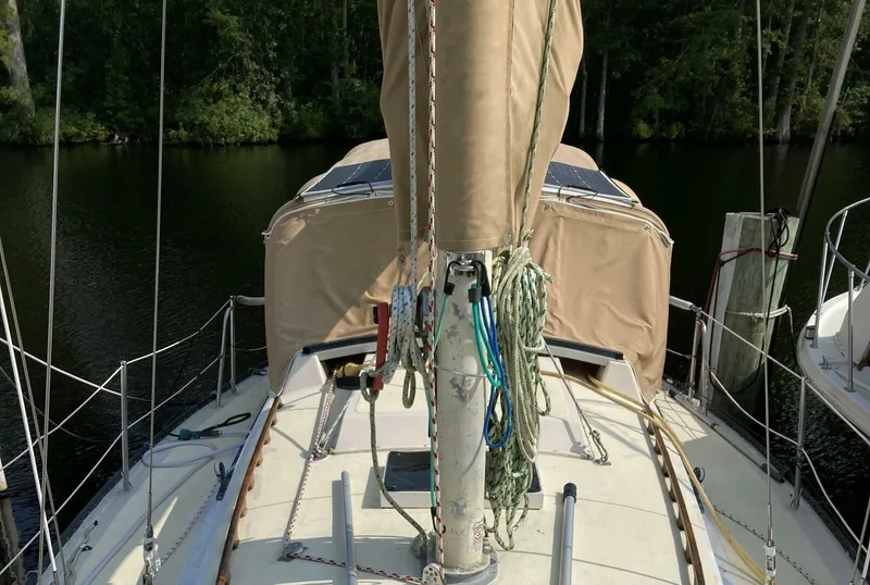 Slide: The Image of Islander 36 1977 - 3903001