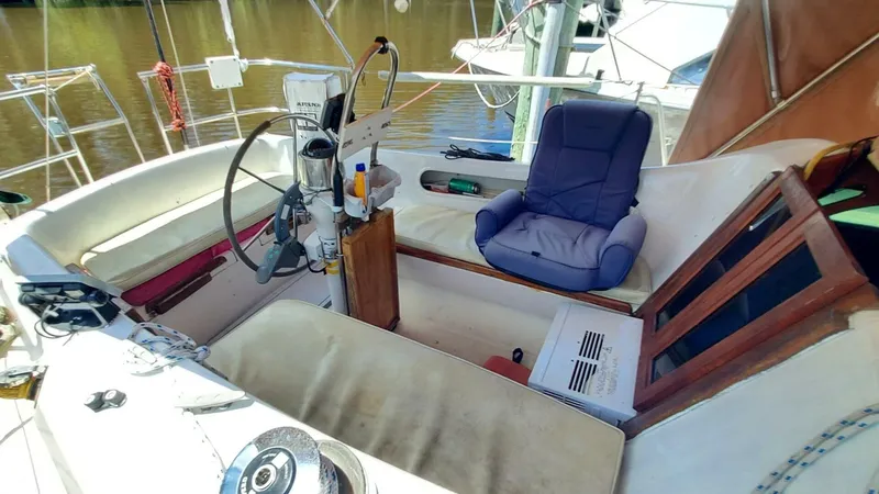 Slide: The Image of 1019 Islander 36 - 3832206