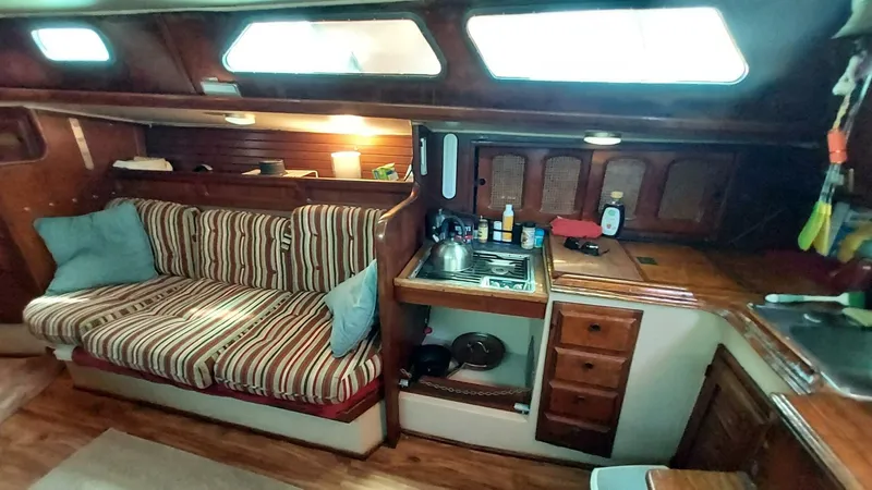 Slide: The Image of 1034 Islander 36 - 3832217