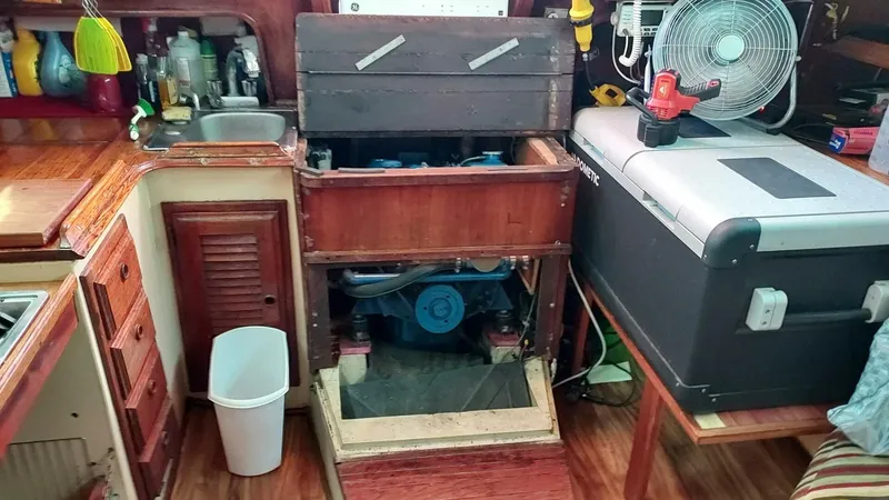 Slide: The Image of 1050 Islander 36 - 3832226