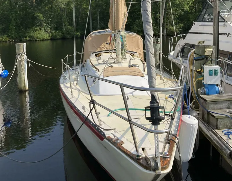 Slide: The Image of Islander 36 1977 - 3903003