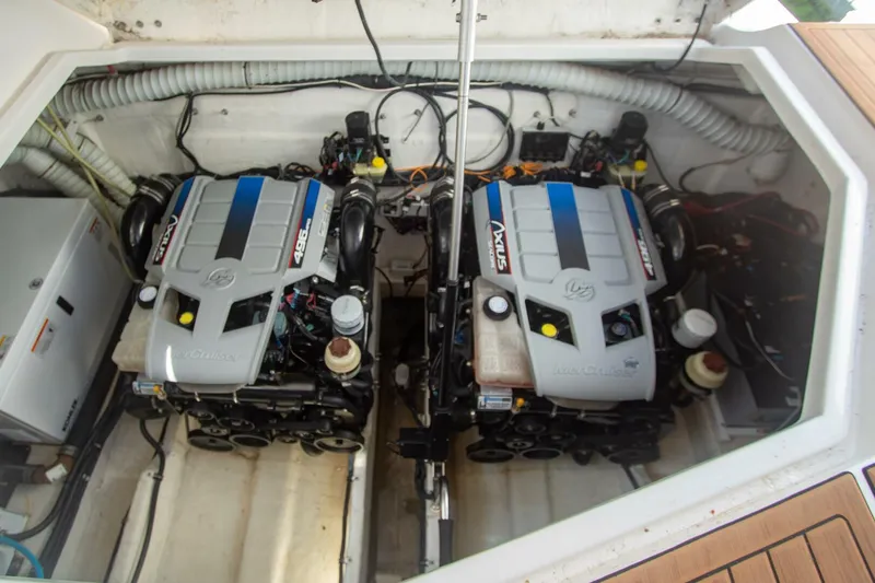 Slide: The Image of 2008 Rinker 40 Express Cruiser - 3799803