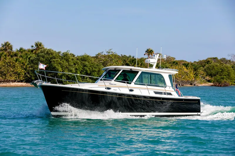 The Image of Back Cove 372 Express 2027 - 3992136